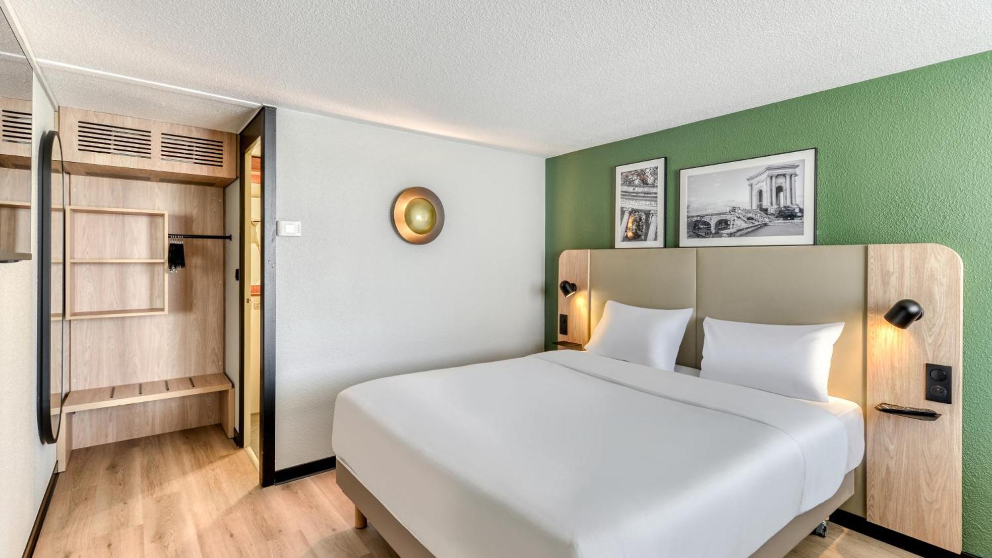 2 Standard Room Connecting 1 Queen Bed 2 Single Beds,1697780885:JPEG
